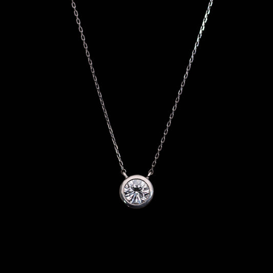 0.18UP　覆輪ペンダントネックレス